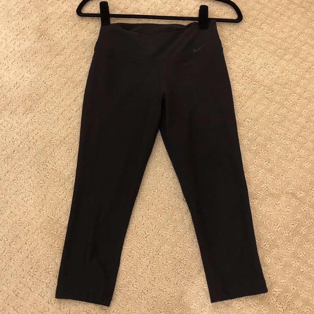 Nike Cropped Black Leggings Sz XS Worn Once